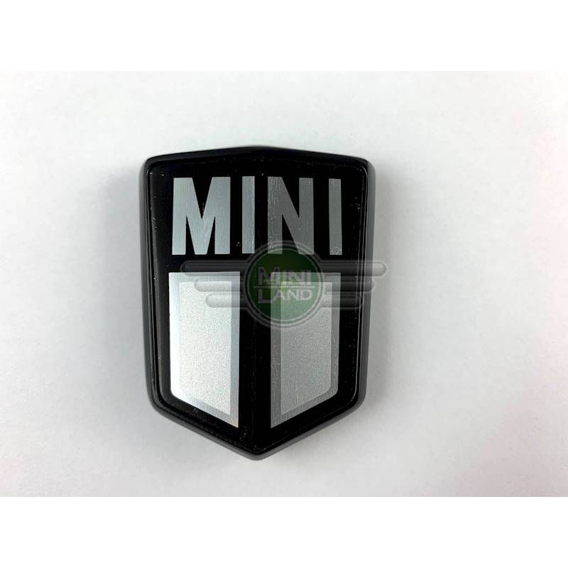 Emblemat 'Mini' na maskę