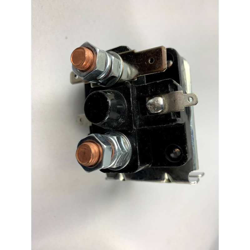Regulator napięcia (modele 1983-85) Regulator napięcia (modele 1983-85)